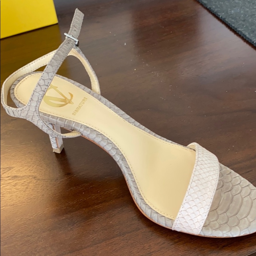 Shoes - Picture 2 of 3